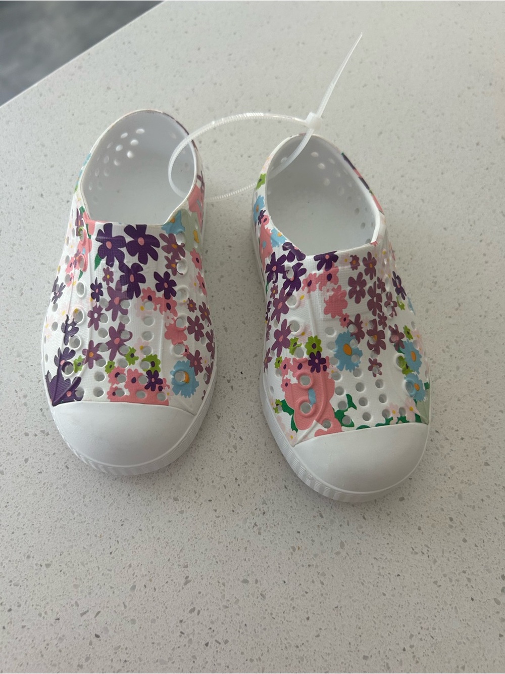 Native Shoes Jefferson Kid’s Water Shoes Slip-On Sneakers Floral C7